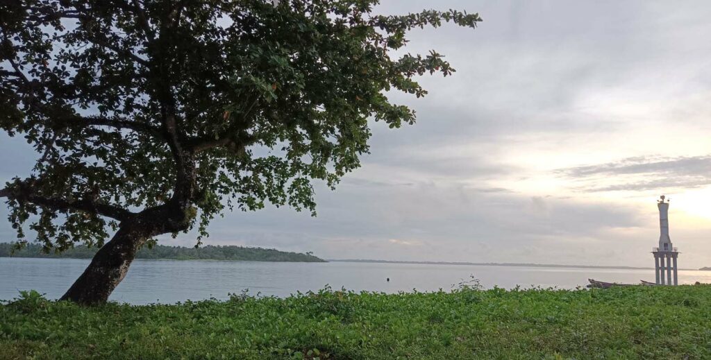 Melawan Gempuran Kapal Penjarah 10 Lampiran Gambar
