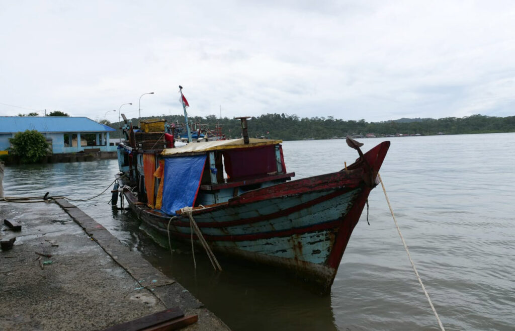 Melawan Gempuran Kapal Penjarah 6 Lampiran Gambar