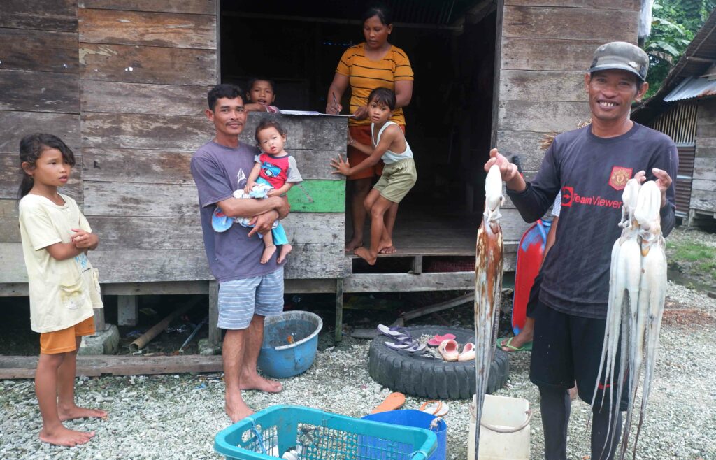 Melawan Gempuran Kapal Penjarah 7 Lampiran Gambar