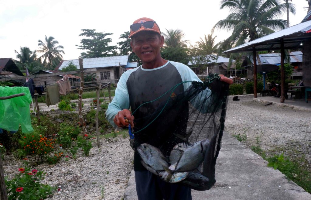 Melawan Gempuran Kapal Penjarah 8 Lampiran Gambar